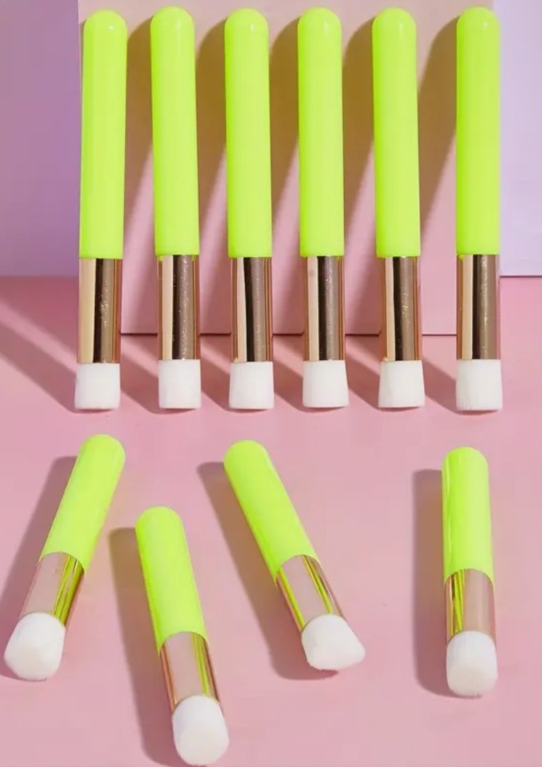 Pink eyelash cleanser brush – alternate angle view