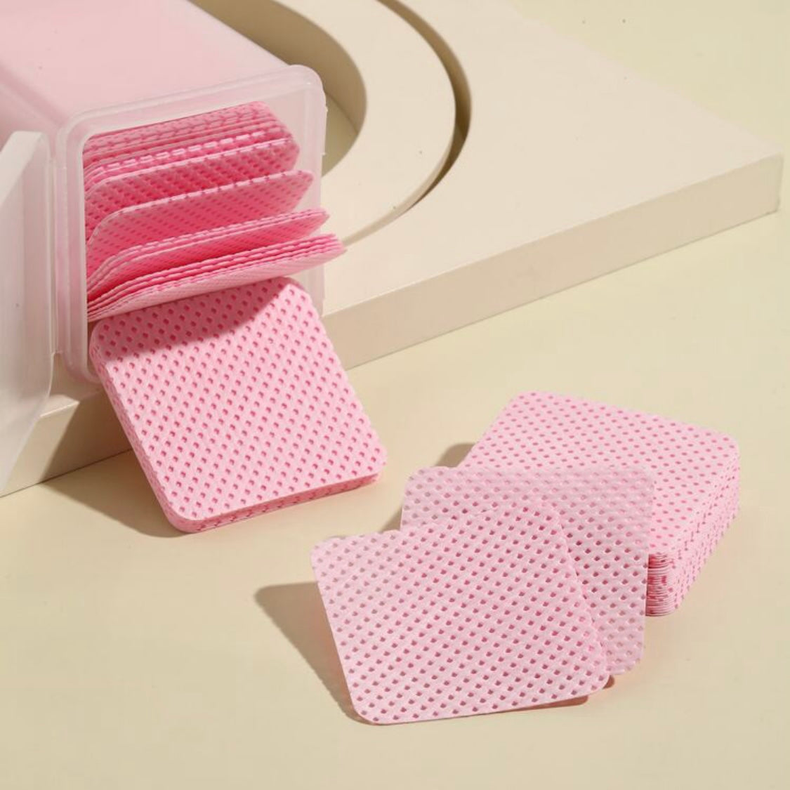 Square lash glue wipes 200-count – close-up wipe detail