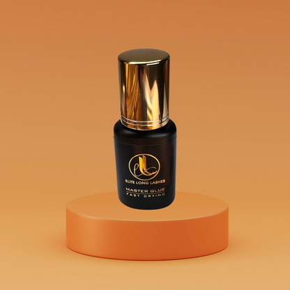 Master Glue professional lash glue – application close-up